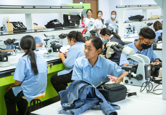 ภาพกิจกรรม   คณะวิทยาศาสตร์และเทคโนโลยี มหาวิทยาลัยราชภัฏกำแพงเพชร ร่วมกับโรงเรียนตากพิทยาคม กำหนดจัดกิจกรรมสร้างเสริมทักษะกระบวนการทางวิทยาศาสตร์สู่มาตรฐานสากล