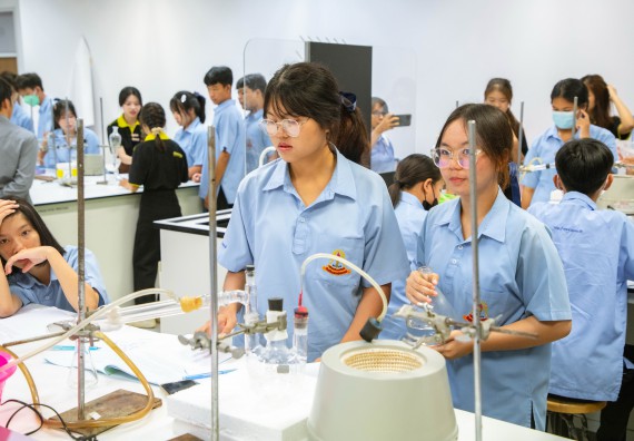 ภาพกิจกรรม   คณะวิทยาศาสตร์และเทคโนโลยี มหาวิทยาลัยราชภัฏกำแพงเพชร ร่วมกับโรงเรียนตากพิทยาคม กำหนดจัดกิจกรรมสร้างเสริมทักษะกระบวนการทางวิทยาศาสตร์สู่มาตรฐานสากล