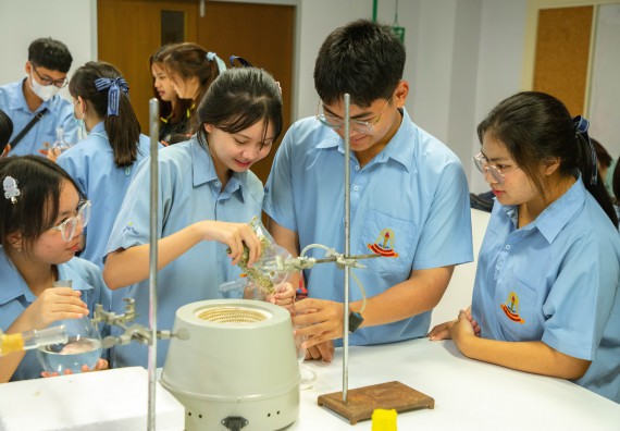 ภาพกิจกรรม   คณะวิทยาศาสตร์และเทคโนโลยี มหาวิทยาลัยราชภัฏกำแพงเพชร ร่วมกับโรงเรียนตากพิทยาคม กำหนดจัดกิจกรรมสร้างเสริมทักษะกระบวนการทางวิทยาศาสตร์สู่มาตรฐานสากล