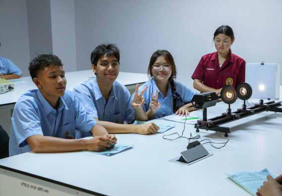 ภาพกิจกรรม   คณะวิทยาศาสตร์และเทคโนโลยี มหาวิทยาลัยราชภัฏกำแพงเพชร ร่วมกับโรงเรียนตากพิทยาคม กำหนดจัดกิจกรรมสร้างเสริมทักษะกระบวนการทางวิทยาศาสตร์สู่มาตรฐานสากล