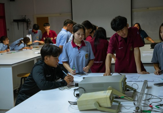 ภาพกิจกรรม   คณะวิทยาศาสตร์และเทคโนโลยี มหาวิทยาลัยราชภัฏกำแพงเพชร ร่วมกับโรงเรียนตากพิทยาคม กำหนดจัดกิจกรรมสร้างเสริมทักษะกระบวนการทางวิทยาศาสตร์สู่มาตรฐานสากล