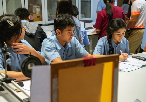 ภาพกิจกรรม   คณะวิทยาศาสตร์และเทคโนโลยี มหาวิทยาลัยราชภัฏกำแพงเพชร ร่วมกับโรงเรียนตากพิทยาคม กำหนดจัดกิจกรรมสร้างเสริมทักษะกระบวนการทางวิทยาศาสตร์สู่มาตรฐานสากล