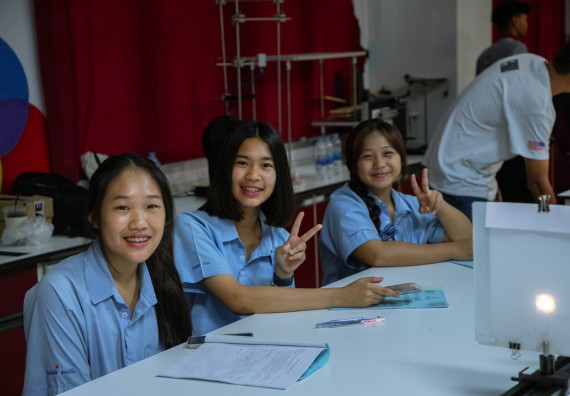 ภาพกิจกรรม   คณะวิทยาศาสตร์และเทคโนโลยี มหาวิทยาลัยราชภัฏกำแพงเพชร ร่วมกับโรงเรียนตากพิทยาคม กำหนดจัดกิจกรรมสร้างเสริมทักษะกระบวนการทางวิทยาศาสตร์สู่มาตรฐานสากล