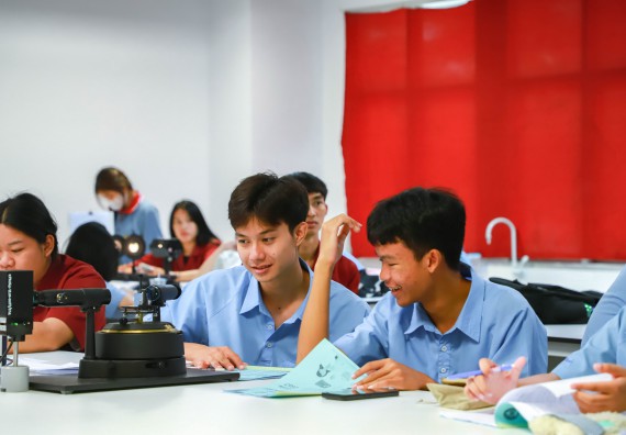 ภาพกิจกรรม   คณะวิทยาศาสตร์และเทคโนโลยี มหาวิทยาลัยราชภัฏกำแพงเพชร ร่วมกับโรงเรียนตากพิทยาคม กำหนดจัดกิจกรรมสร้างเสริมทักษะกระบวนการทางวิทยาศาสตร์สู่มาตรฐานสากล