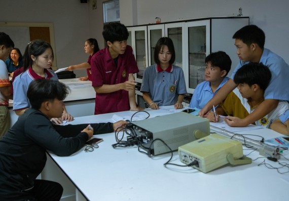 ภาพกิจกรรม   คณะวิทยาศาสตร์และเทคโนโลยี มหาวิทยาลัยราชภัฏกำแพงเพชร ร่วมกับโรงเรียนตากพิทยาคม กำหนดจัดกิจกรรมสร้างเสริมทักษะกระบวนการทางวิทยาศาสตร์สู่มาตรฐานสากล