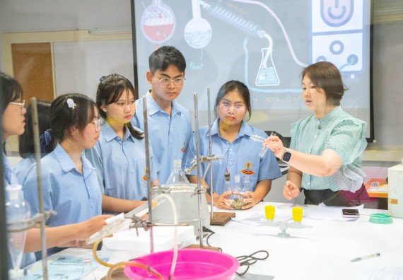 ภาพกิจกรรม   คณะวิทยาศาสตร์และเทคโนโลยี มหาวิทยาลัยราชภัฏกำแพงเพชร ร่วมกับโรงเรียนตากพิทยาคม กำหนดจัดกิจกรรมสร้างเสริมทักษะกระบวนการทางวิทยาศาสตร์สู่มาตรฐานสากล