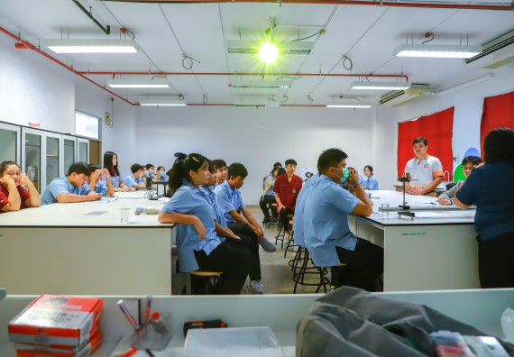 ภาพกิจกรรม   คณะวิทยาศาสตร์และเทคโนโลยี มหาวิทยาลัยราชภัฏกำแพงเพชร ร่วมกับโรงเรียนตากพิทยาคม กำหนดจัดกิจกรรมสร้างเสริมทักษะกระบวนการทางวิทยาศาสตร์สู่มาตรฐานสากล