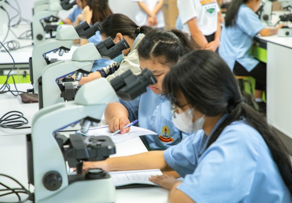 ภาพกิจกรรม   คณะวิทยาศาสตร์และเทคโนโลยี มหาวิทยาลัยราชภัฏกำแพงเพชร ร่วมกับโรงเรียนตากพิทยาคม กำหนดจัดกิจกรรมสร้างเสริมทักษะกระบวนการทางวิทยาศาสตร์สู่มาตรฐานสากล