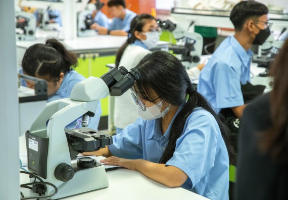 ภาพกิจกรรม   คณะวิทยาศาสตร์และเทคโนโลยี มหาวิทยาลัยราชภัฏกำแพงเพชร ร่วมกับโรงเรียนตากพิทยาคม กำหนดจัดกิจกรรมสร้างเสริมทักษะกระบวนการทางวิทยาศาสตร์สู่มาตรฐานสากล