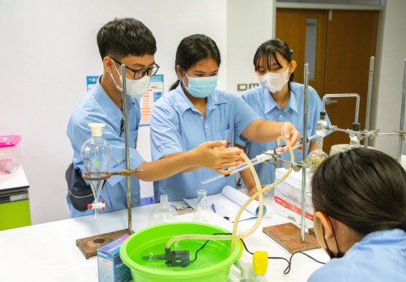 ภาพกิจกรรม   คณะวิทยาศาสตร์และเทคโนโลยี มหาวิทยาลัยราชภัฏกำแพงเพชร ร่วมกับโรงเรียนตากพิทยาคม กำหนดจัดกิจกรรมสร้างเสริมทักษะกระบวนการทางวิทยาศาสตร์สู่มาตรฐานสากล