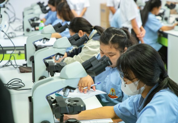 ภาพกิจกรรม   คณะวิทยาศาสตร์และเทคโนโลยี มหาวิทยาลัยราชภัฏกำแพงเพชร ร่วมกับโรงเรียนตากพิทยาคม กำหนดจัดกิจกรรมสร้างเสริมทักษะกระบวนการทางวิทยาศาสตร์สู่มาตรฐานสากล