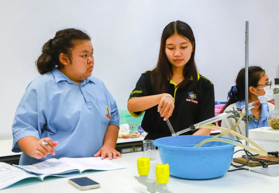 ภาพกิจกรรม   คณะวิทยาศาสตร์และเทคโนโลยี มหาวิทยาลัยราชภัฏกำแพงเพชร ร่วมกับโรงเรียนตากพิทยาคม กำหนดจัดกิจกรรมสร้างเสริมทักษะกระบวนการทางวิทยาศาสตร์สู่มาตรฐานสากล