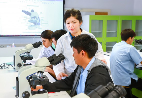 ภาพกิจกรรม   คณะวิทยาศาสตร์และเทคโนโลยี มหาวิทยาลัยราชภัฏกำแพงเพชร ร่วมกับโรงเรียนตากพิทยาคม กำหนดจัดกิจกรรมสร้างเสริมทักษะกระบวนการทางวิทยาศาสตร์สู่มาตรฐานสากล