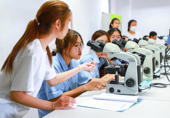 ภาพกิจกรรม   คณะวิทยาศาสตร์และเทคโนโลยี มหาวิทยาลัยราชภัฏกำแพงเพชร ร่วมกับโรงเรียนตากพิทยาคม กำหนดจัดกิจกรรมสร้างเสริมทักษะกระบวนการทางวิทยาศาสตร์สู่มาตรฐานสากล