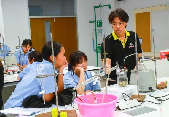 ภาพกิจกรรม   คณะวิทยาศาสตร์และเทคโนโลยี มหาวิทยาลัยราชภัฏกำแพงเพชร ร่วมกับโรงเรียนตากพิทยาคม กำหนดจัดกิจกรรมสร้างเสริมทักษะกระบวนการทางวิทยาศาสตร์สู่มาตรฐานสากล