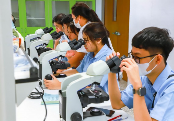 ภาพกิจกรรม   คณะวิทยาศาสตร์และเทคโนโลยี มหาวิทยาลัยราชภัฏกำแพงเพชร ร่วมกับโรงเรียนตากพิทยาคม กำหนดจัดกิจกรรมสร้างเสริมทักษะกระบวนการทางวิทยาศาสตร์สู่มาตรฐานสากล