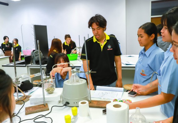 ภาพกิจกรรม   คณะวิทยาศาสตร์และเทคโนโลยี มหาวิทยาลัยราชภัฏกำแพงเพชร ร่วมกับโรงเรียนตากพิทยาคม กำหนดจัดกิจกรรมสร้างเสริมทักษะกระบวนการทางวิทยาศาสตร์สู่มาตรฐานสากล