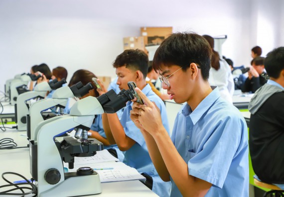 ภาพกิจกรรม   คณะวิทยาศาสตร์และเทคโนโลยี มหาวิทยาลัยราชภัฏกำแพงเพชร ร่วมกับโรงเรียนตากพิทยาคม กำหนดจัดกิจกรรมสร้างเสริมทักษะกระบวนการทางวิทยาศาสตร์สู่มาตรฐานสากล