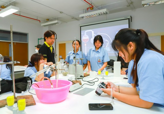 ภาพกิจกรรม   คณะวิทยาศาสตร์และเทคโนโลยี มหาวิทยาลัยราชภัฏกำแพงเพชร ร่วมกับโรงเรียนตากพิทยาคม กำหนดจัดกิจกรรมสร้างเสริมทักษะกระบวนการทางวิทยาศาสตร์สู่มาตรฐานสากล