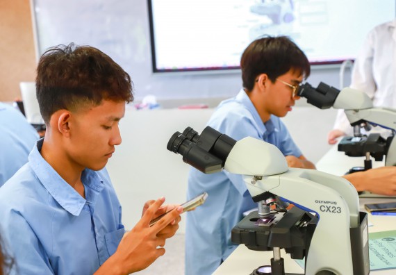 ภาพกิจกรรม   คณะวิทยาศาสตร์และเทคโนโลยี มหาวิทยาลัยราชภัฏกำแพงเพชร ร่วมกับโรงเรียนตากพิทยาคม กำหนดจัดกิจกรรมสร้างเสริมทักษะกระบวนการทางวิทยาศาสตร์สู่มาตรฐานสากล