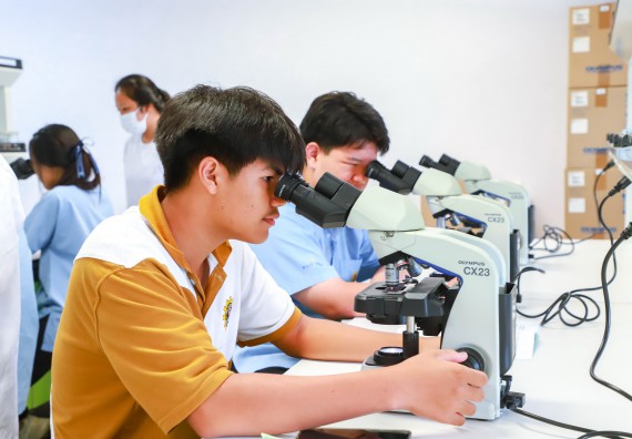 ภาพกิจกรรม   คณะวิทยาศาสตร์และเทคโนโลยี มหาวิทยาลัยราชภัฏกำแพงเพชร ร่วมกับโรงเรียนตากพิทยาคม กำหนดจัดกิจกรรมสร้างเสริมทักษะกระบวนการทางวิทยาศาสตร์สู่มาตรฐานสากล