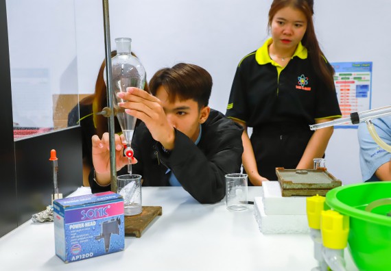 ภาพกิจกรรม   คณะวิทยาศาสตร์และเทคโนโลยี มหาวิทยาลัยราชภัฏกำแพงเพชร ร่วมกับโรงเรียนตากพิทยาคม กำหนดจัดกิจกรรมสร้างเสริมทักษะกระบวนการทางวิทยาศาสตร์สู่มาตรฐานสากล