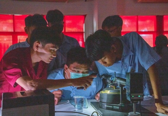 ภาพกิจกรรม   คณะวิทยาศาสตร์และเทคโนโลยี มหาวิทยาลัยราชภัฏกำแพงเพชร ร่วมกับโรงเรียนตากพิทยาคม กำหนดจัดกิจกรรมสร้างเสริมทักษะกระบวนการทางวิทยาศาสตร์สู่มาตรฐานสากล