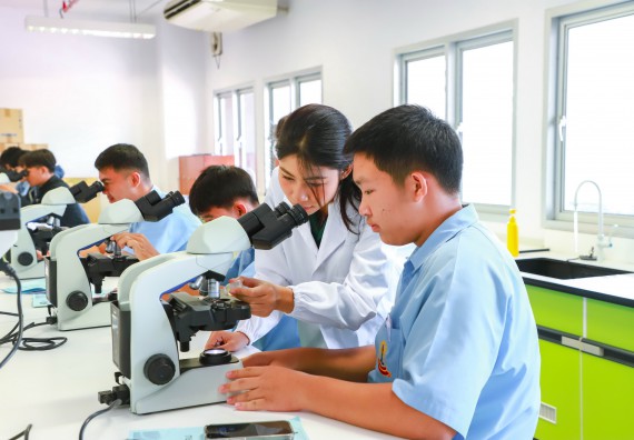 ภาพกิจกรรม   คณะวิทยาศาสตร์และเทคโนโลยี มหาวิทยาลัยราชภัฏกำแพงเพชร ร่วมกับโรงเรียนตากพิทยาคม กำหนดจัดกิจกรรมสร้างเสริมทักษะกระบวนการทางวิทยาศาสตร์สู่มาตรฐานสากล