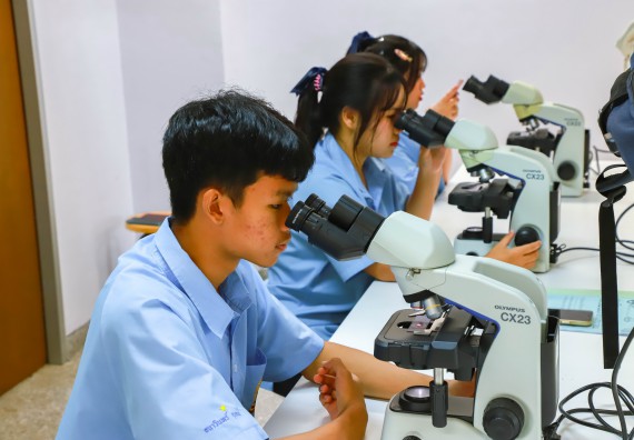 ภาพกิจกรรม   คณะวิทยาศาสตร์และเทคโนโลยี มหาวิทยาลัยราชภัฏกำแพงเพชร ร่วมกับโรงเรียนตากพิทยาคม กำหนดจัดกิจกรรมสร้างเสริมทักษะกระบวนการทางวิทยาศาสตร์สู่มาตรฐานสากล