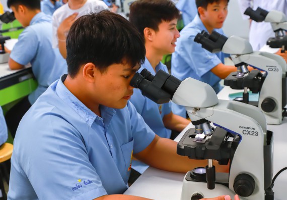 ภาพกิจกรรม   คณะวิทยาศาสตร์และเทคโนโลยี มหาวิทยาลัยราชภัฏกำแพงเพชร ร่วมกับโรงเรียนตากพิทยาคม กำหนดจัดกิจกรรมสร้างเสริมทักษะกระบวนการทางวิทยาศาสตร์สู่มาตรฐานสากล