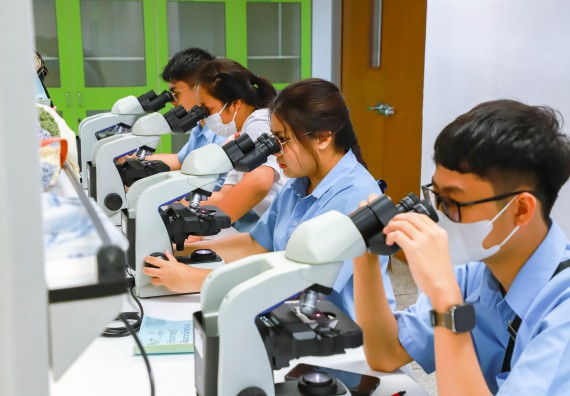 ภาพกิจกรรม   คณะวิทยาศาสตร์และเทคโนโลยี มหาวิทยาลัยราชภัฏกำแพงเพชร ร่วมกับโรงเรียนตากพิทยาคม กำหนดจัดกิจกรรมสร้างเสริมทักษะกระบวนการทางวิทยาศาสตร์สู่มาตรฐานสากล