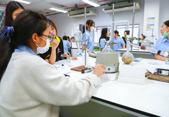 ภาพกิจกรรม   คณะวิทยาศาสตร์และเทคโนโลยี มหาวิทยาลัยราชภัฏกำแพงเพชร ร่วมกับโรงเรียนตากพิทยาคม กำหนดจัดกิจกรรมสร้างเสริมทักษะกระบวนการทางวิทยาศาสตร์สู่มาตรฐานสากล