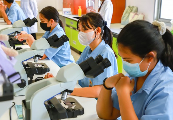 ภาพกิจกรรม   คณะวิทยาศาสตร์และเทคโนโลยี มหาวิทยาลัยราชภัฏกำแพงเพชร ร่วมกับโรงเรียนตากพิทยาคม กำหนดจัดกิจกรรมสร้างเสริมทักษะกระบวนการทางวิทยาศาสตร์สู่มาตรฐานสากล