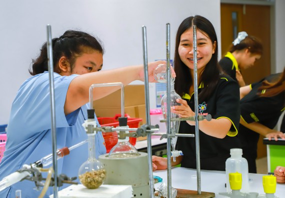 ภาพกิจกรรม   คณะวิทยาศาสตร์และเทคโนโลยี มหาวิทยาลัยราชภัฏกำแพงเพชร ร่วมกับโรงเรียนตากพิทยาคม กำหนดจัดกิจกรรมสร้างเสริมทักษะกระบวนการทางวิทยาศาสตร์สู่มาตรฐานสากล