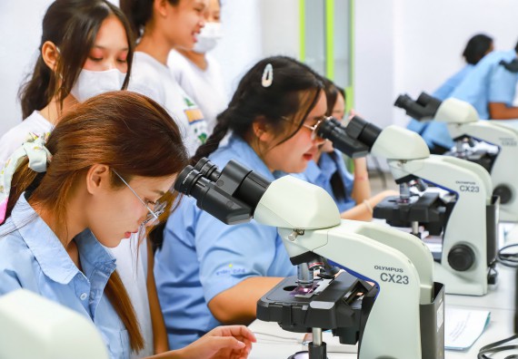 ภาพกิจกรรม   คณะวิทยาศาสตร์และเทคโนโลยี มหาวิทยาลัยราชภัฏกำแพงเพชร ร่วมกับโรงเรียนตากพิทยาคม กำหนดจัดกิจกรรมสร้างเสริมทักษะกระบวนการทางวิทยาศาสตร์สู่มาตรฐานสากล