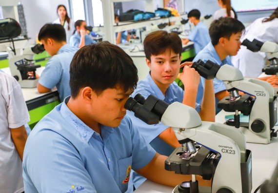 ภาพกิจกรรม   คณะวิทยาศาสตร์และเทคโนโลยี มหาวิทยาลัยราชภัฏกำแพงเพชร ร่วมกับโรงเรียนตากพิทยาคม กำหนดจัดกิจกรรมสร้างเสริมทักษะกระบวนการทางวิทยาศาสตร์สู่มาตรฐานสากล