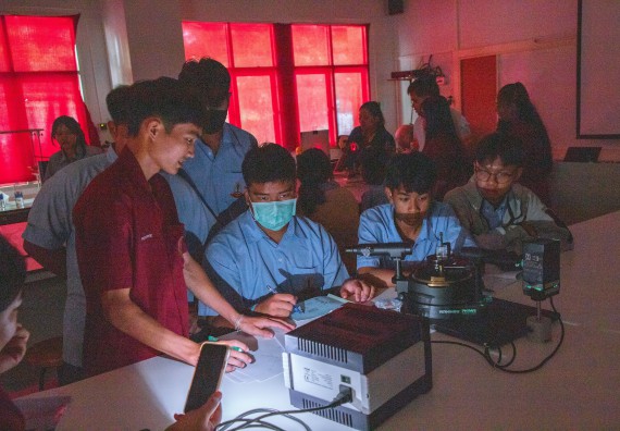 ภาพกิจกรรม   คณะวิทยาศาสตร์และเทคโนโลยี มหาวิทยาลัยราชภัฏกำแพงเพชร ร่วมกับโรงเรียนตากพิทยาคม กำหนดจัดกิจกรรมสร้างเสริมทักษะกระบวนการทางวิทยาศาสตร์สู่มาตรฐานสากล