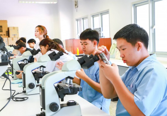 ภาพกิจกรรม   คณะวิทยาศาสตร์และเทคโนโลยี มหาวิทยาลัยราชภัฏกำแพงเพชร ร่วมกับโรงเรียนตากพิทยาคม กำหนดจัดกิจกรรมสร้างเสริมทักษะกระบวนการทางวิทยาศาสตร์สู่มาตรฐานสากล