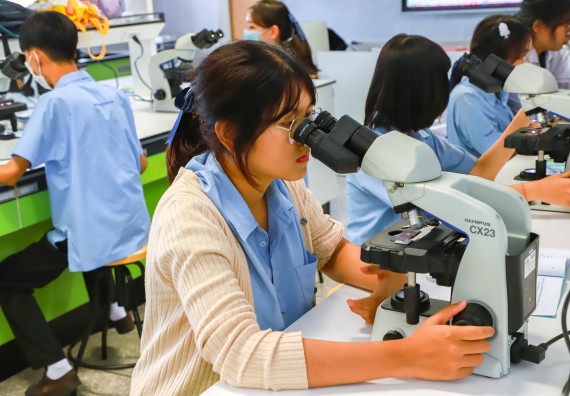 ภาพกิจกรรม   คณะวิทยาศาสตร์และเทคโนโลยี มหาวิทยาลัยราชภัฏกำแพงเพชร ร่วมกับโรงเรียนตากพิทยาคม กำหนดจัดกิจกรรมสร้างเสริมทักษะกระบวนการทางวิทยาศาสตร์สู่มาตรฐานสากล