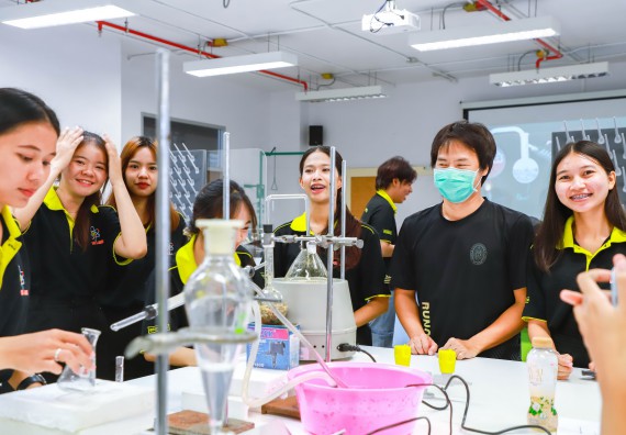 ภาพกิจกรรม   คณะวิทยาศาสตร์และเทคโนโลยี มหาวิทยาลัยราชภัฏกำแพงเพชร ร่วมกับโรงเรียนตากพิทยาคม กำหนดจัดกิจกรรมสร้างเสริมทักษะกระบวนการทางวิทยาศาสตร์สู่มาตรฐานสากล