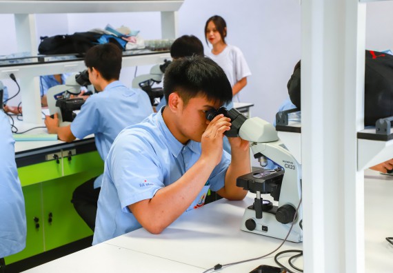 ภาพกิจกรรม   คณะวิทยาศาสตร์และเทคโนโลยี มหาวิทยาลัยราชภัฏกำแพงเพชร ร่วมกับโรงเรียนตากพิทยาคม กำหนดจัดกิจกรรมสร้างเสริมทักษะกระบวนการทางวิทยาศาสตร์สู่มาตรฐานสากล