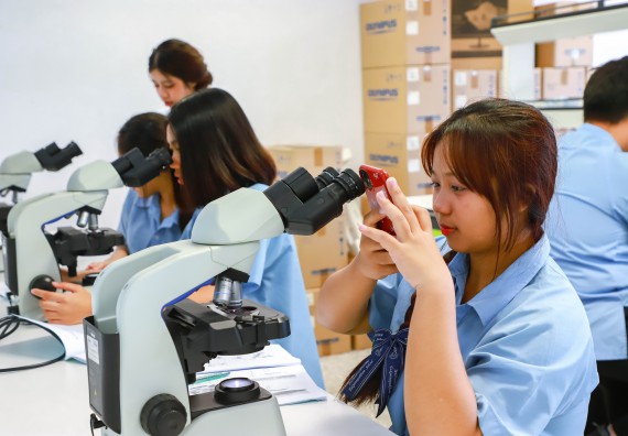 ภาพกิจกรรม   คณะวิทยาศาสตร์และเทคโนโลยี มหาวิทยาลัยราชภัฏกำแพงเพชร ร่วมกับโรงเรียนตากพิทยาคม กำหนดจัดกิจกรรมสร้างเสริมทักษะกระบวนการทางวิทยาศาสตร์สู่มาตรฐานสากล