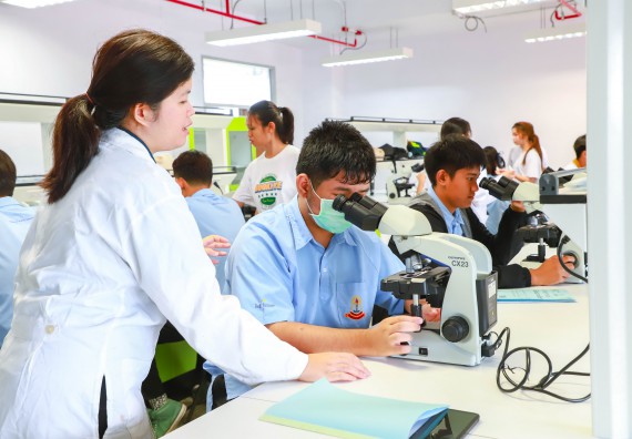 ภาพกิจกรรม   คณะวิทยาศาสตร์และเทคโนโลยี มหาวิทยาลัยราชภัฏกำแพงเพชร ร่วมกับโรงเรียนตากพิทยาคม กำหนดจัดกิจกรรมสร้างเสริมทักษะกระบวนการทางวิทยาศาสตร์สู่มาตรฐานสากล