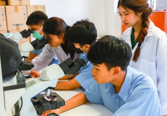 ภาพกิจกรรม   คณะวิทยาศาสตร์และเทคโนโลยี มหาวิทยาลัยราชภัฏกำแพงเพชร ร่วมกับโรงเรียนตากพิทยาคม กำหนดจัดกิจกรรมสร้างเสริมทักษะกระบวนการทางวิทยาศาสตร์สู่มาตรฐานสากล