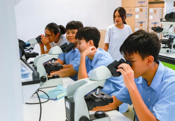 ภาพกิจกรรม   คณะวิทยาศาสตร์และเทคโนโลยี มหาวิทยาลัยราชภัฏกำแพงเพชร ร่วมกับโรงเรียนตากพิทยาคม กำหนดจัดกิจกรรมสร้างเสริมทักษะกระบวนการทางวิทยาศาสตร์สู่มาตรฐานสากล