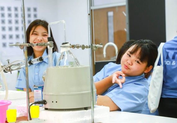 ภาพกิจกรรม   คณะวิทยาศาสตร์และเทคโนโลยี มหาวิทยาลัยราชภัฏกำแพงเพชร ร่วมกับโรงเรียนตากพิทยาคม กำหนดจัดกิจกรรมสร้างเสริมทักษะกระบวนการทางวิทยาศาสตร์สู่มาตรฐานสากล