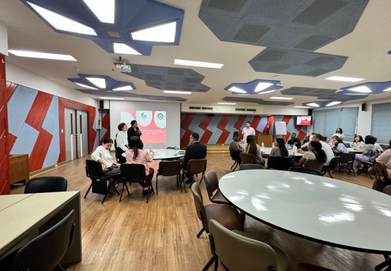 โปรแกรมวิชาคณิตศาสตร์ เข้าศึกษาดูงานด้านการจัดการศึกษาและงานวิจัยเยี่ยมชมโบราณสถานที่สำคัญของประเทศไทย