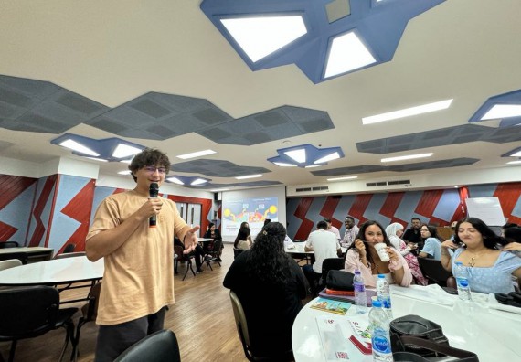 โปรแกรมวิชาคณิตศาสตร์ เข้าศึกษาดูงานด้านการจัดการศึกษาและงานวิจัยเยี่ยมชมโบราณสถานที่สำคัญของประเทศไทย