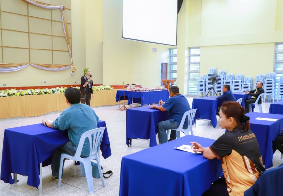 ภาพกิจกรรม  คณะวิทยาศาสตร์และเทคโนโลยี จัดกิจกรรมการอบรมเชิงปฏิบัติการ เรื่อง การเป็นช่างตัดผมอย่างมืออาชีพ ตามโครงการพัฒนาคุณภาพชีวิตและยกระดับเศรษฐกิจฐานราก