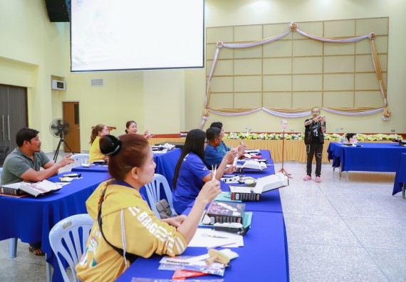 ภาพกิจกรรม  คณะวิทยาศาสตร์และเทคโนโลยี จัดกิจกรรมการอบรมเชิงปฏิบัติการ เรื่อง การเป็นช่างตัดผมอย่างมืออาชีพ ตามโครงการพัฒนาคุณภาพชีวิตและยกระดับเศรษฐกิจฐานราก